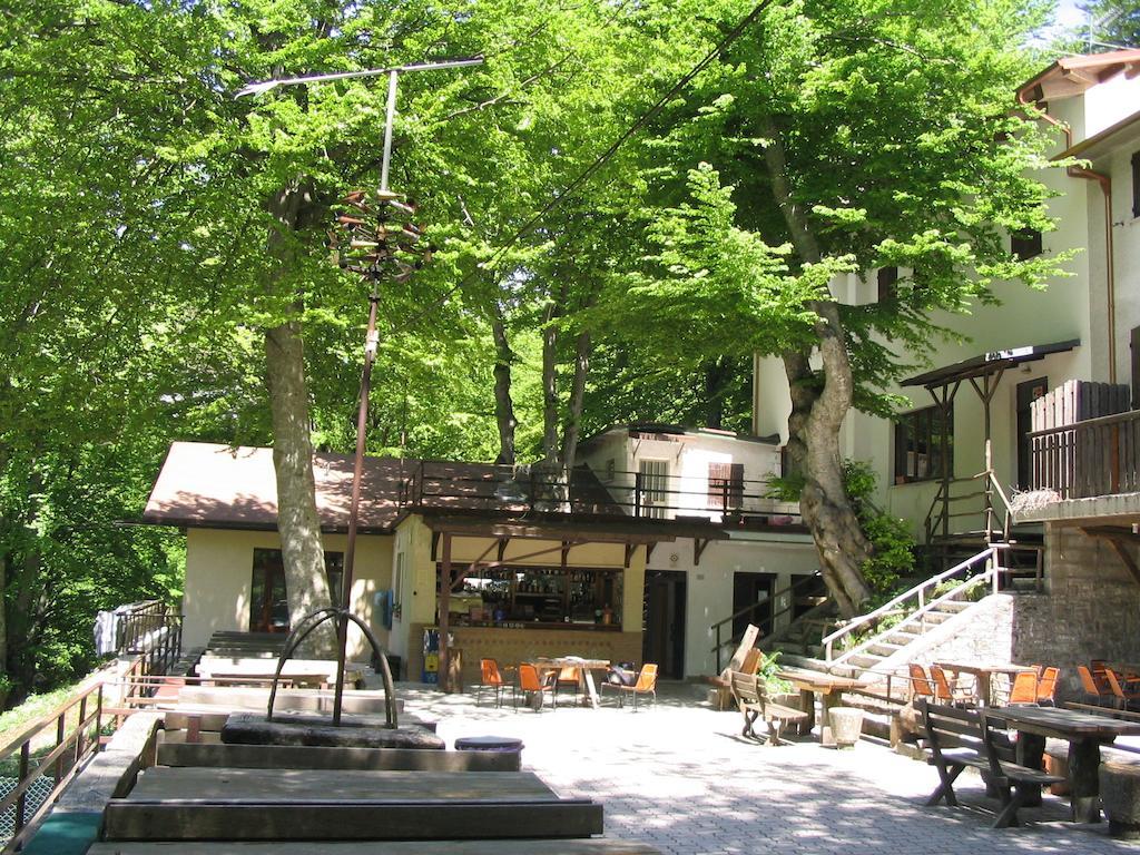 Albergo Ristorante Montecucco Da Tobia Sigillo Екстер'єр фото