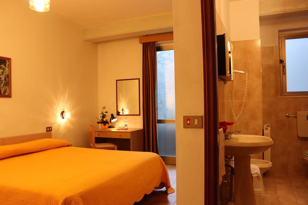 Albergo Ristorante Montecucco Da Tobia Sigillo Номер фото