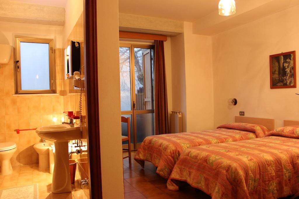 Albergo Ristorante Montecucco Da Tobia Sigillo Номер фото