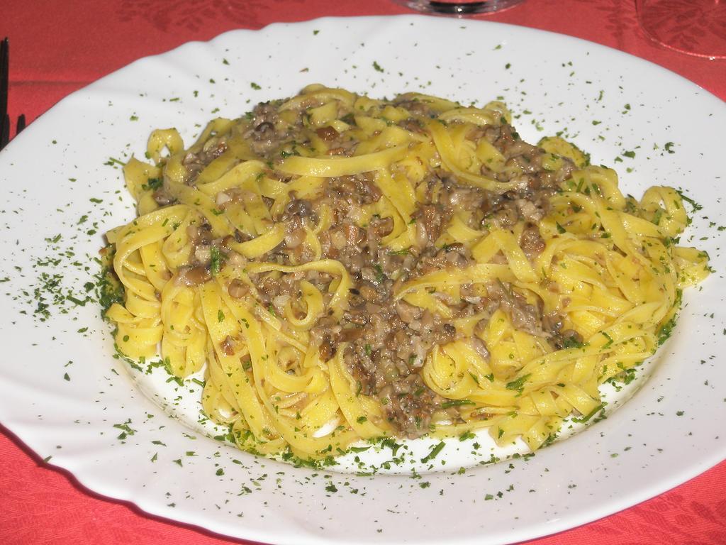 Albergo Ristorante Montecucco Da Tobia Sigillo Екстер'єр фото